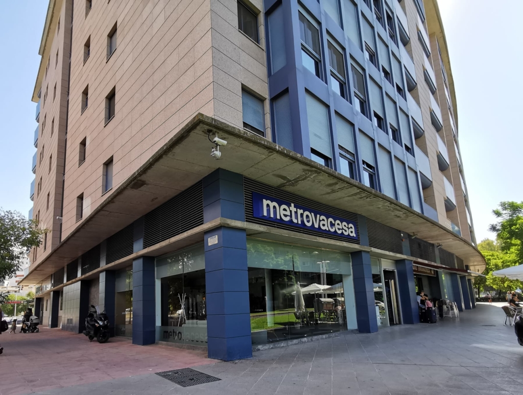 Metrovacesa abre nueva oficina de ventas en Sevilla asesorados por Apiburgos