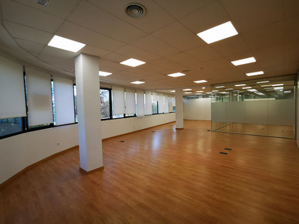 Alquiler de Oficina en Los Bermejales 3