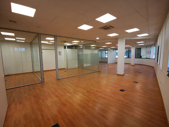 Alquiler de Oficina en Los Bermejales 4