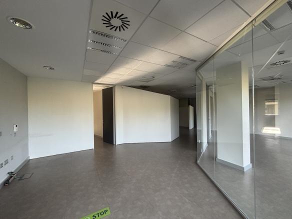 OFICINA ALQUILER SECTOR SUR-PALMERA